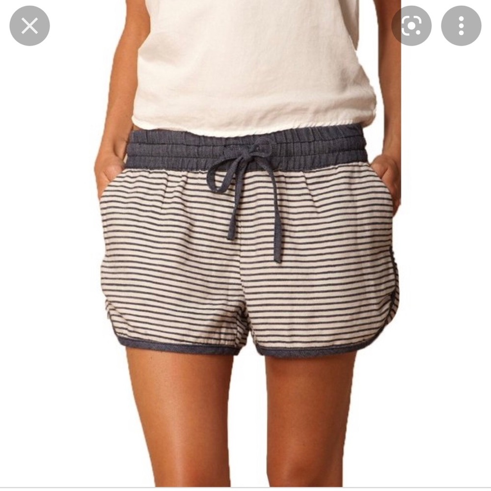JACHS Girlfriend Striped Shorts
